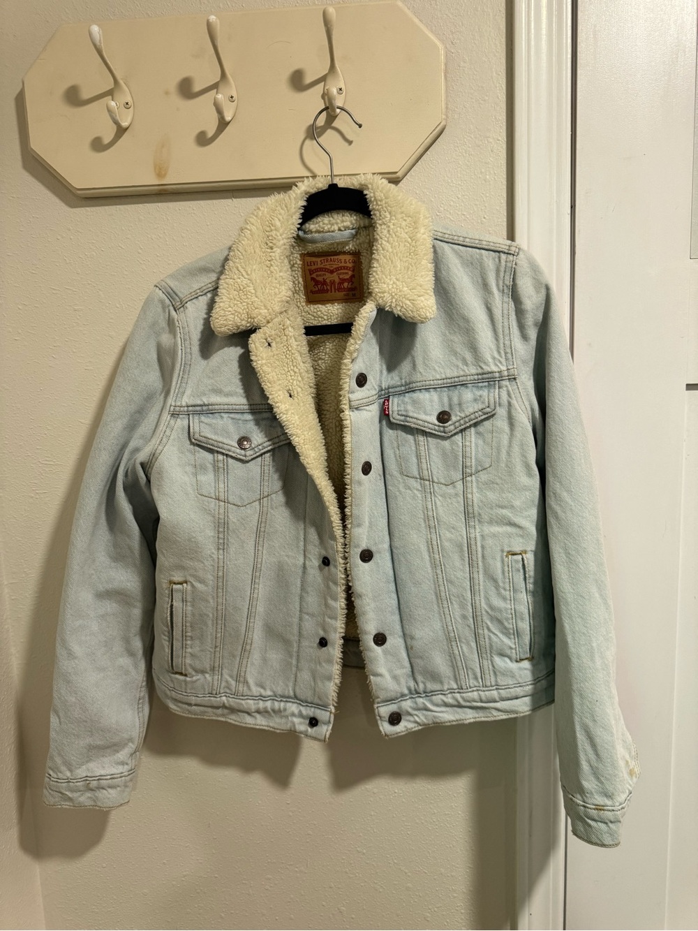 Levi's Light Blue Jean Jacket with Cream Sherpa Lining